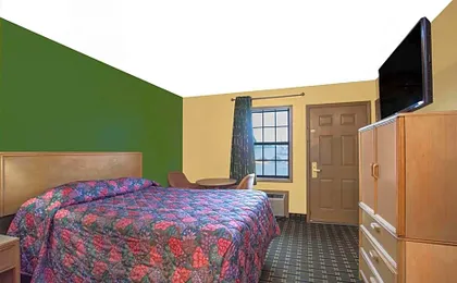 Knights Inn - Wildersville, TN