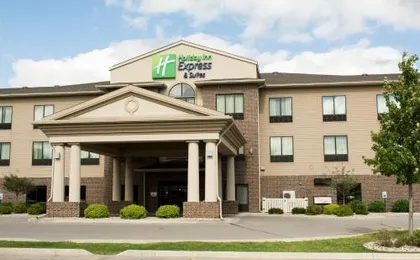 Holiday Inn Express & Suites - Mason City by IHG