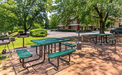 Extended Stay America Select Suites - Greensboro - Wendover Ave. - Big Tree Way