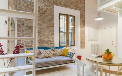 Guesthost - University Loft Apartment