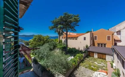 Forum 2BR apartment in old town