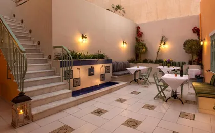 Efchi Suites 1904