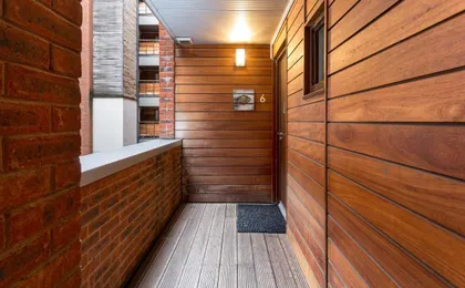 Centrally Located Apartment in Duke Street- Free Parking- Two Bathrooms