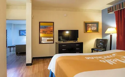 Days Inn & Suites by Wyndham Houston North/Aldine