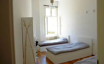 Lovecroatia Zagreb-'Paxnest' HOSTEL, No party! Cozy and quiet! Separated Men and women's Dormitory and Shower room! Indoor shoes provided! Lower beds with curtains for privacy! Maximum 4-5 beds per room! Fully prepared bed sheets! Have Laundry shop