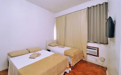 Studio P/ 3 Pessoas Simples, Uma Quadra Da Praia, 3min Metro Arcoverde, Atras Do Copacabana Palace