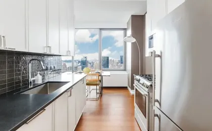 2 bedroom luxury Empire State VIEW