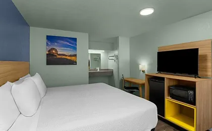 Days Inn by Wyndham Pratt