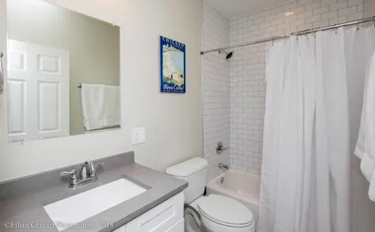 New Modern Comfort in Wrigleyville W Parking