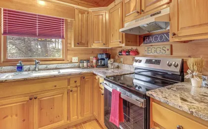 Hot Tub + Mtn Views: Peaceful Blue Ridge Retreat!