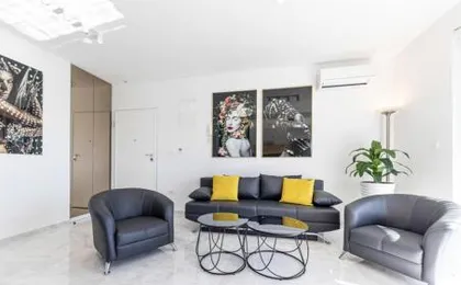 Hedonist-Luxury 2 bedroom apartment with private HOT TUB, garden and free parking