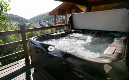 One Bedroom Townhouse with Hot Tub 1 Apartment Hotel by RedAwning