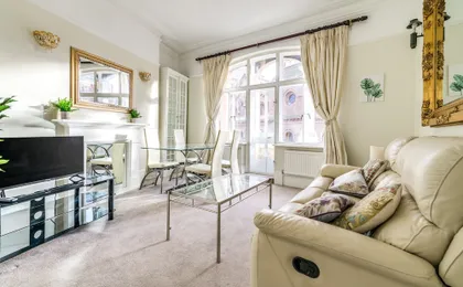 St. James / Westminster Apartment