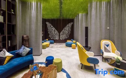 Suyi Cinema Resort Hotel Apartment (Global Harbor Weiran)