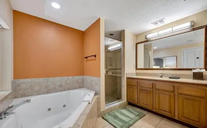 2BR With Jacuzzi Arcade 10 Mins to Parks