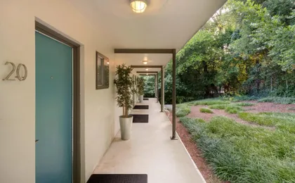 Chic Premium Studio Apartment (G) - Includes Weekly Cleanings w/ Linen Change