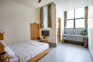The Quarters -Business Hotel