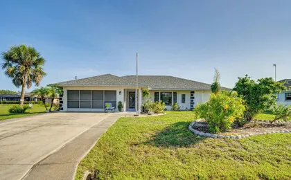 8 Mi Beach: Beautiful Oasis w/ Saltwater Pool