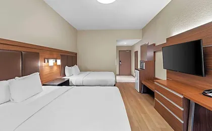 Days Inn & Suites by Wyndham Fort Myers Near JetBlue Park