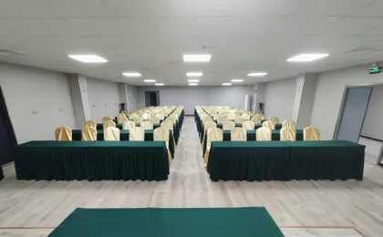 Vienna Hotel Shanghai International Tourist Resort Xiuyan Road Metro Station Branch