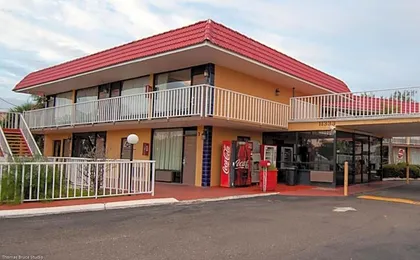 Express Inn & Suites - 5 Miles from St Petersburg Clearwater Airport