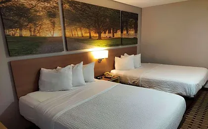 Days Inn & Suites by Wyndham Huntsville Space Center