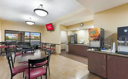 Red Roof Inn & Suites Columbus - West Broad