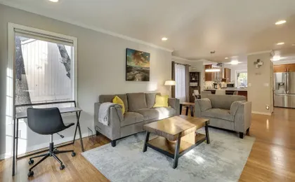 Lake Oswego Home w/ Deck 9 Mi to Downtown Portland