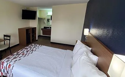 Red Roof Inn Byron