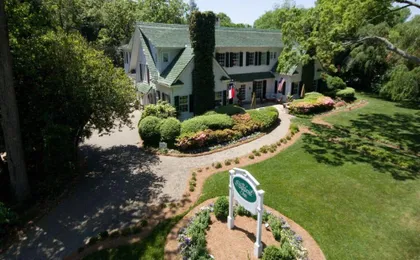 Morehead Inn