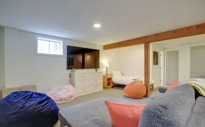 North Conway Townhome w/ Private Hot Tub & Deck!