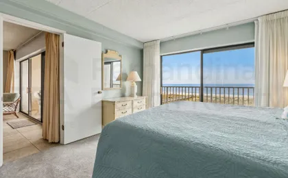 Ocean View Condo, Easy Acces to the Pool and Private Walkway to the Beach by RedAwning