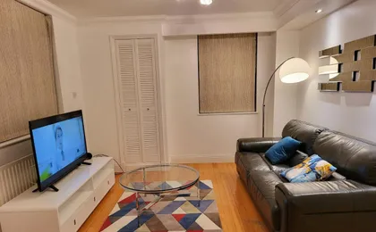 Garland Stylish 2 Bedroom Apartment a Minute Walk From Station