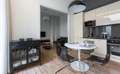 Tricolore Modern And Cozy Apartment