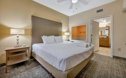 2BR With Jacuzzi Arcade 10 Mins to Parks