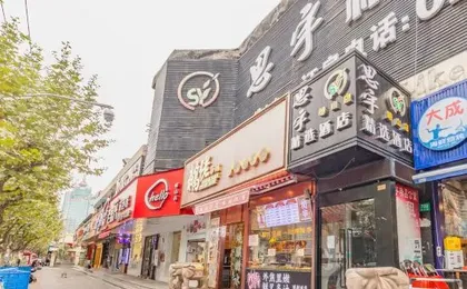 Siyu Select Hotel (Lujiazui Pudian Road Subway Station)
