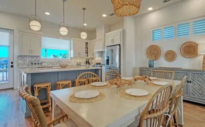 Southern Cross by Avantstay Steps to the Beach, Pool, Fire Pit & Direct Boardwalk Access