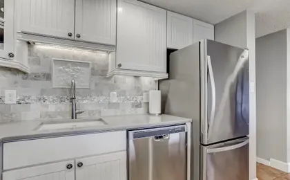 Pet Friendly 2 Bedroom Villa w/ Pool - Captain's Court