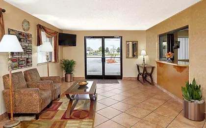 Super 8 by Wyndham Greenville