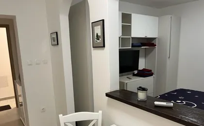 Cozy Apartment with Free Parking Near Verudela Beaches & Marina - Angels Anna