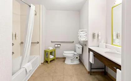 Hampton Inn & Suites Canton