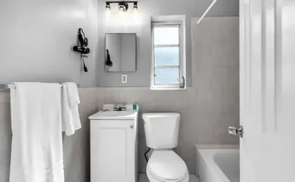 Cozy 1BR Retreat 6 Mins to Beach Free Parking