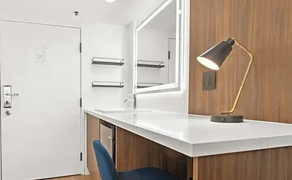 Uptown Inn - Limited Service Apart-Hotel