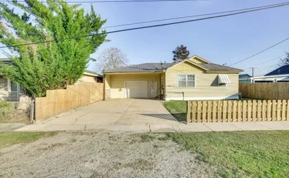 Walk to 1st Street: Family Home in Thibodaux!