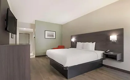 Quality Suites Tulsa I-44