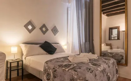 Guesthost - Fori Imperiali Apartment