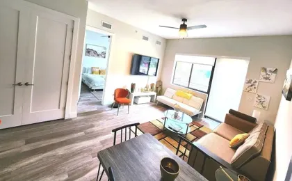 Lux and Cozy 2beds 2 Baths up to 8 guest