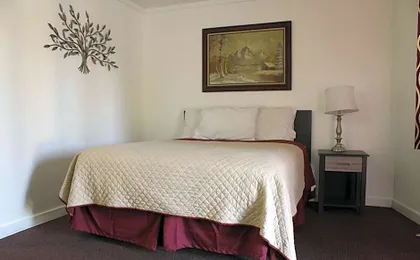 Chalet Motel - Your Cozy Basecamp for Bend Adventures