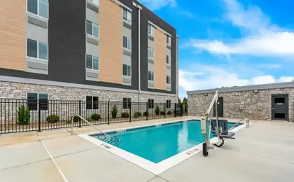 Everhome Suites Lexington - Horse Park