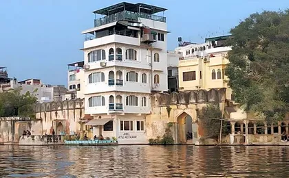 Jheel Hotel & Restaurant